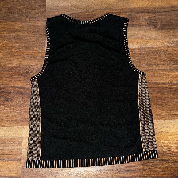 H&M Cropped Athletic Tank - Picture 3 of 3